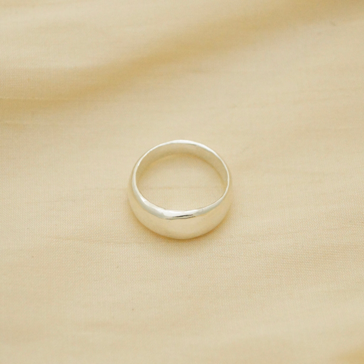 Side view of the organic Thick Blob Ring